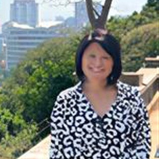 Dra. Lucy Ito