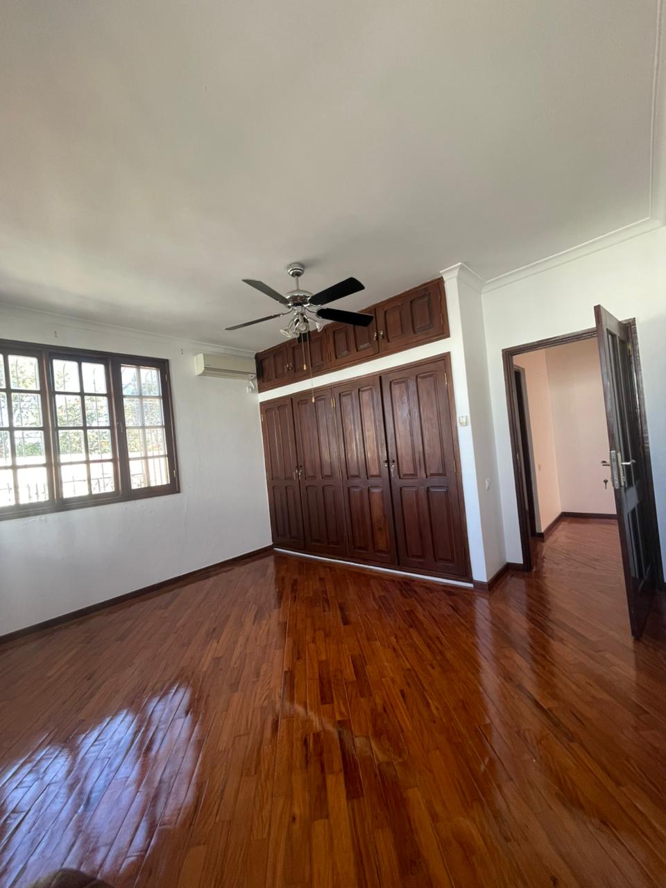 Arrendar: Moradia T4 na cidade de Maputo no bairro Sommerschield 2 - foto 12