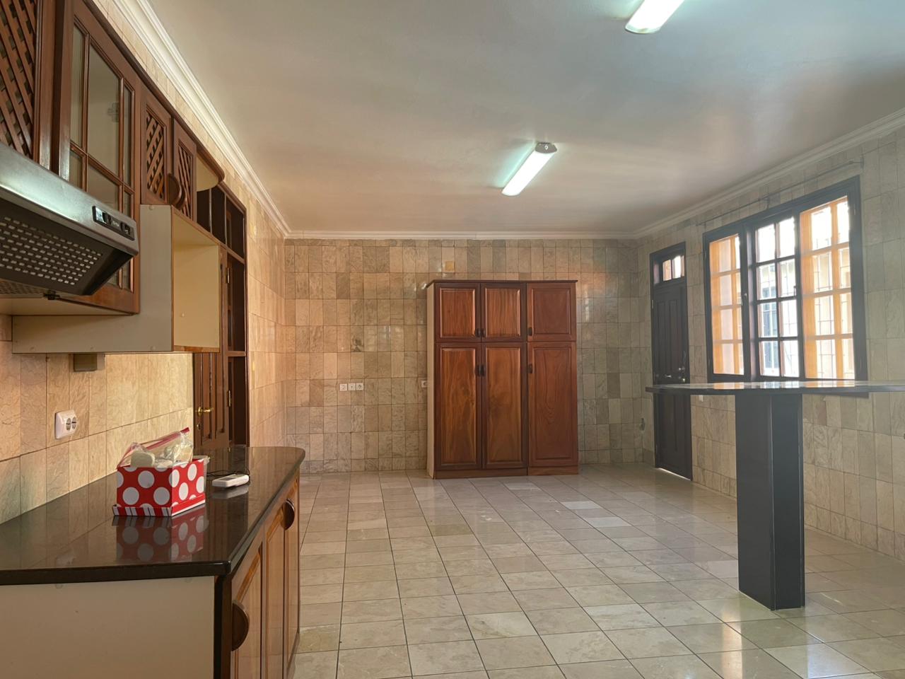 Arrendar: Moradia T4 na cidade de Maputo no bairro Sommerschield 2 - foto 6