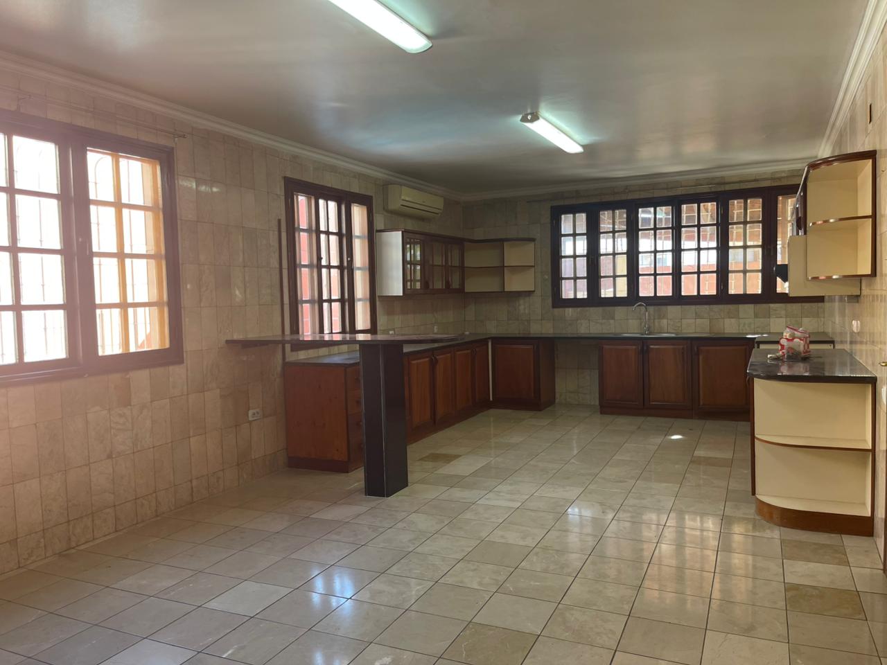 Arrendar: Moradia T4 na cidade de Maputo no bairro Sommerschield 2 - foto 10