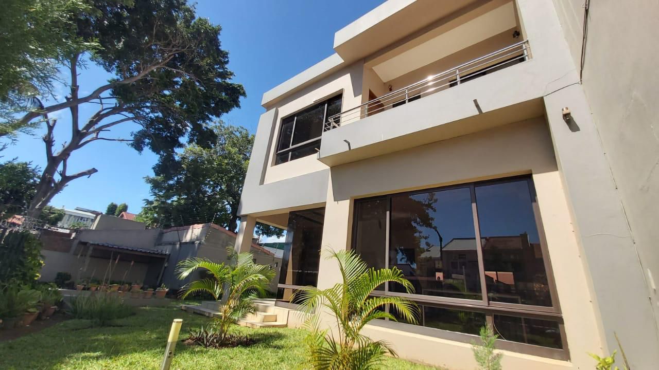 Vender: Moradia T4 Totalmente Reabilitado na Polana
