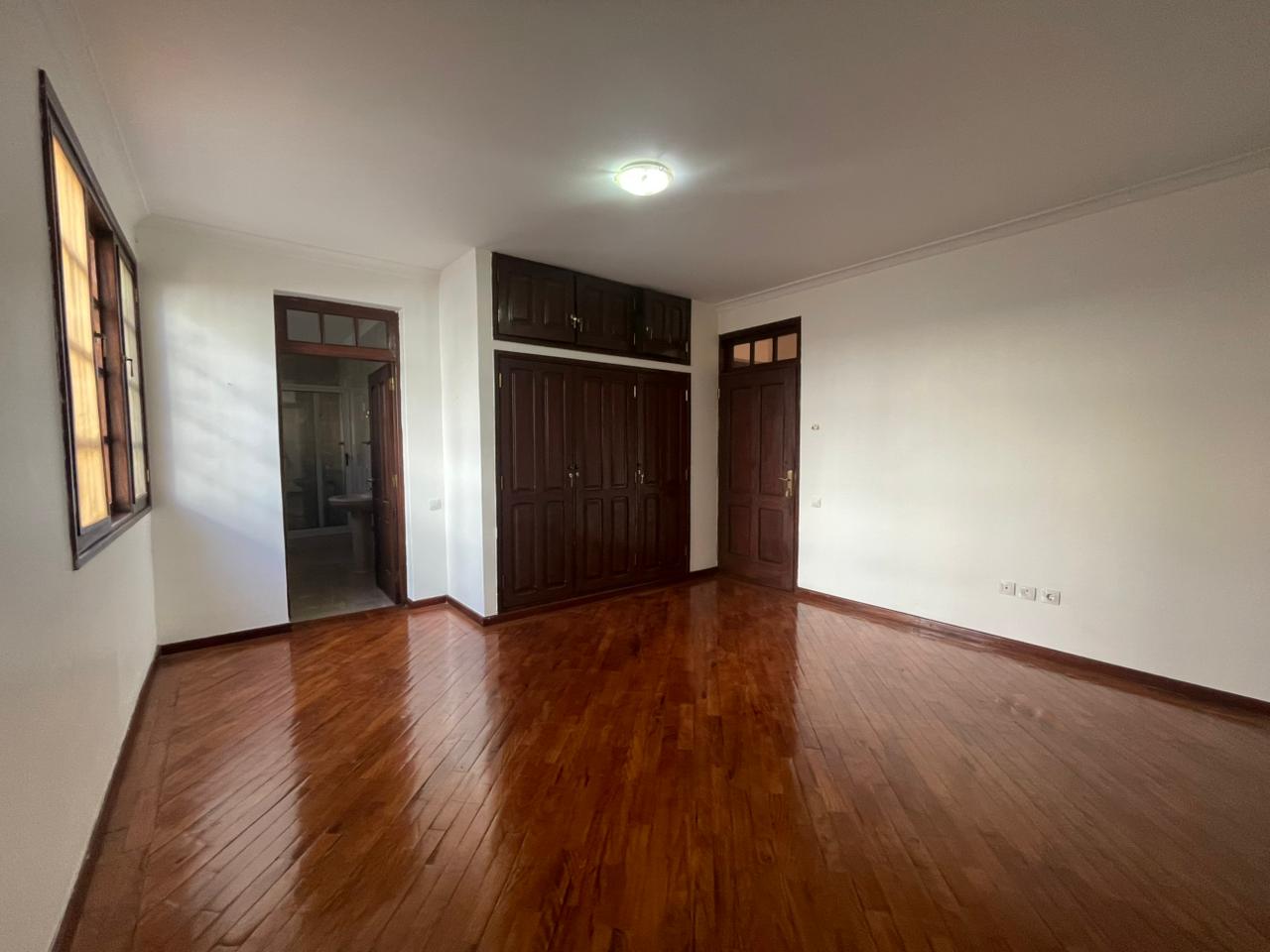 Arrendar: Moradia T4 na cidade de Maputo no bairro Sommerschield 2 - foto 19