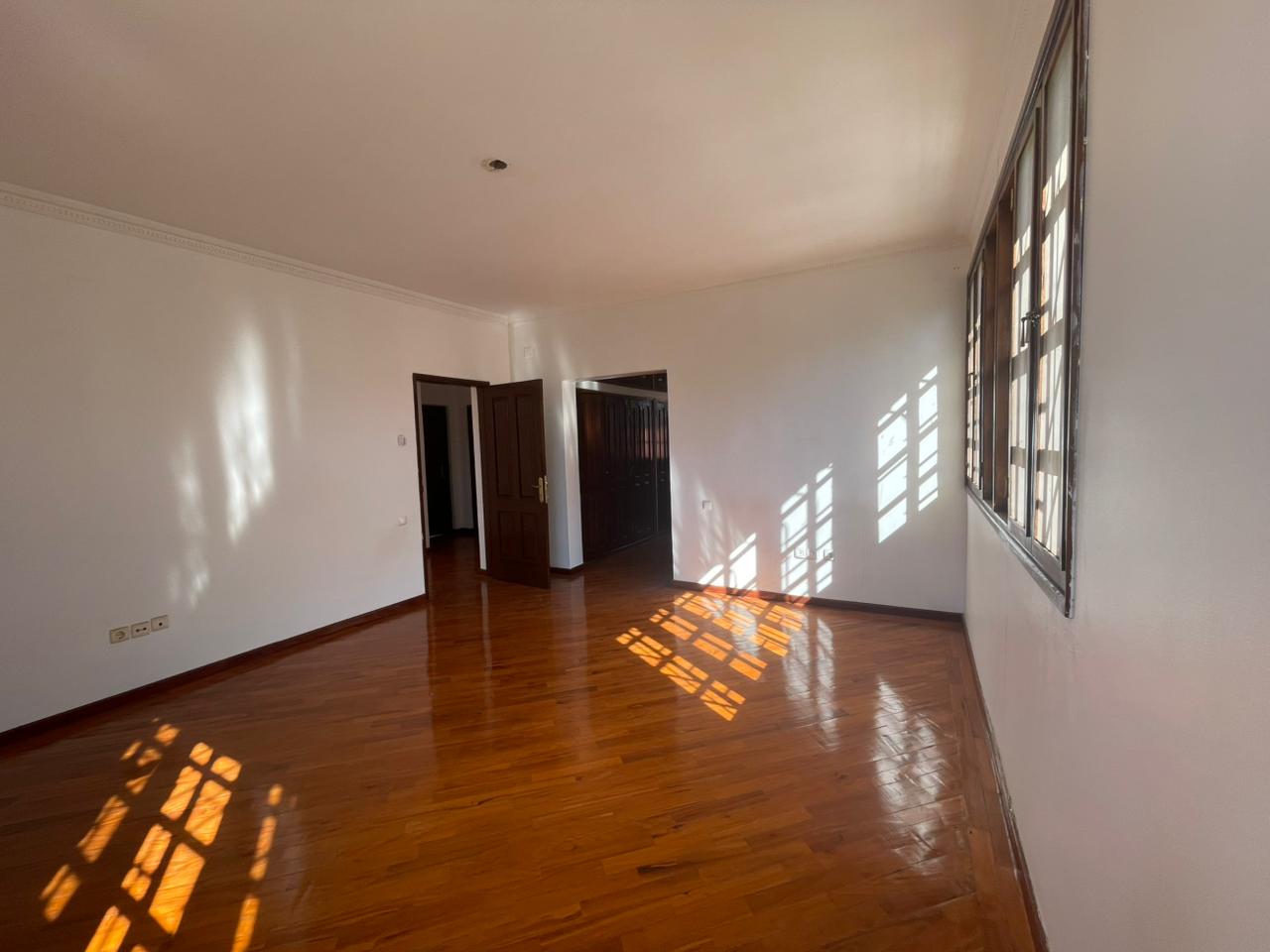 Arrendar: Moradia T4 na cidade de Maputo no bairro Sommerschield 2 - foto 17