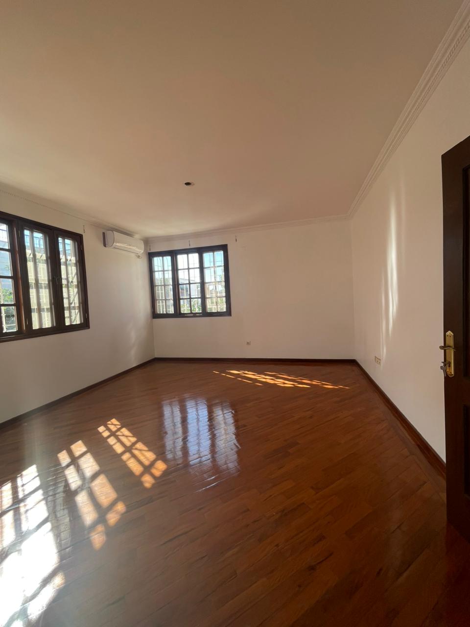 Arrendar: Moradia T4 na cidade de Maputo no bairro Sommerschield 2 - foto 8