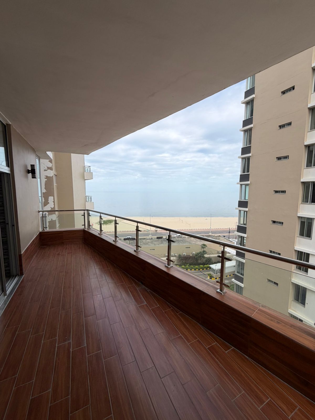 Arrenda se apartamento tipo 3 sem moveis na cidade de Maputo, avenida marginal 