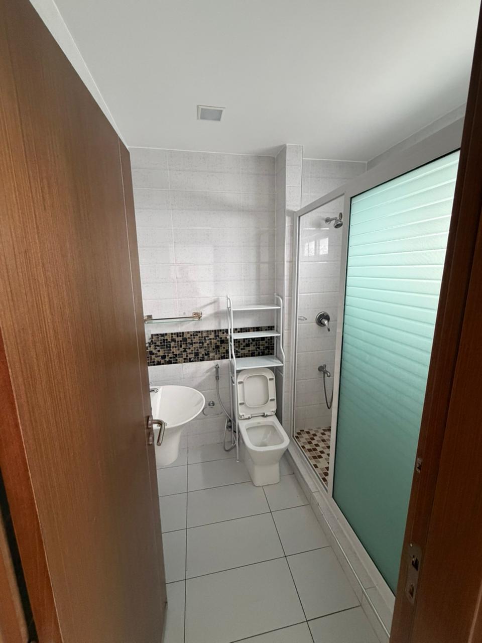 Arrenda se apartamento tipo 3 sem moveis na cidade de Maputo, avenida marginal  - foto 4