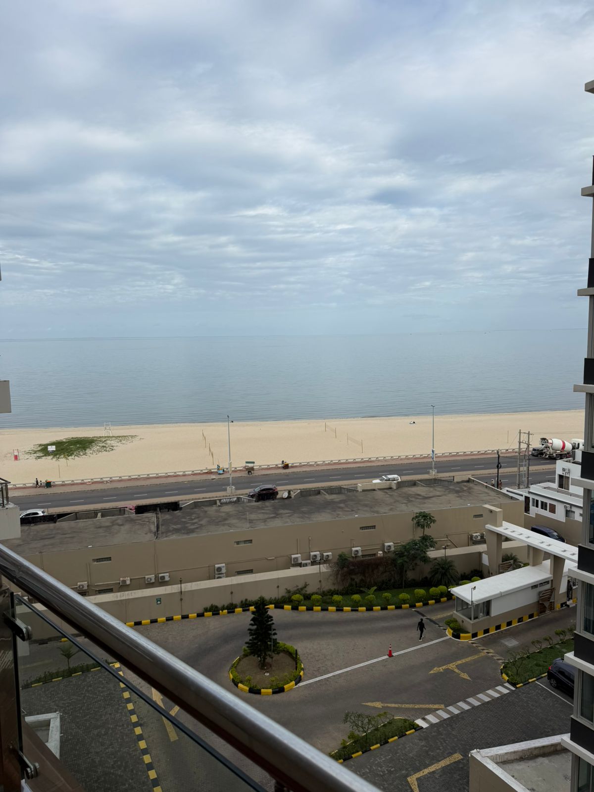 Arrenda se apartamento tipo 3 sem moveis na cidade de Maputo, avenida marginal  - foto 5