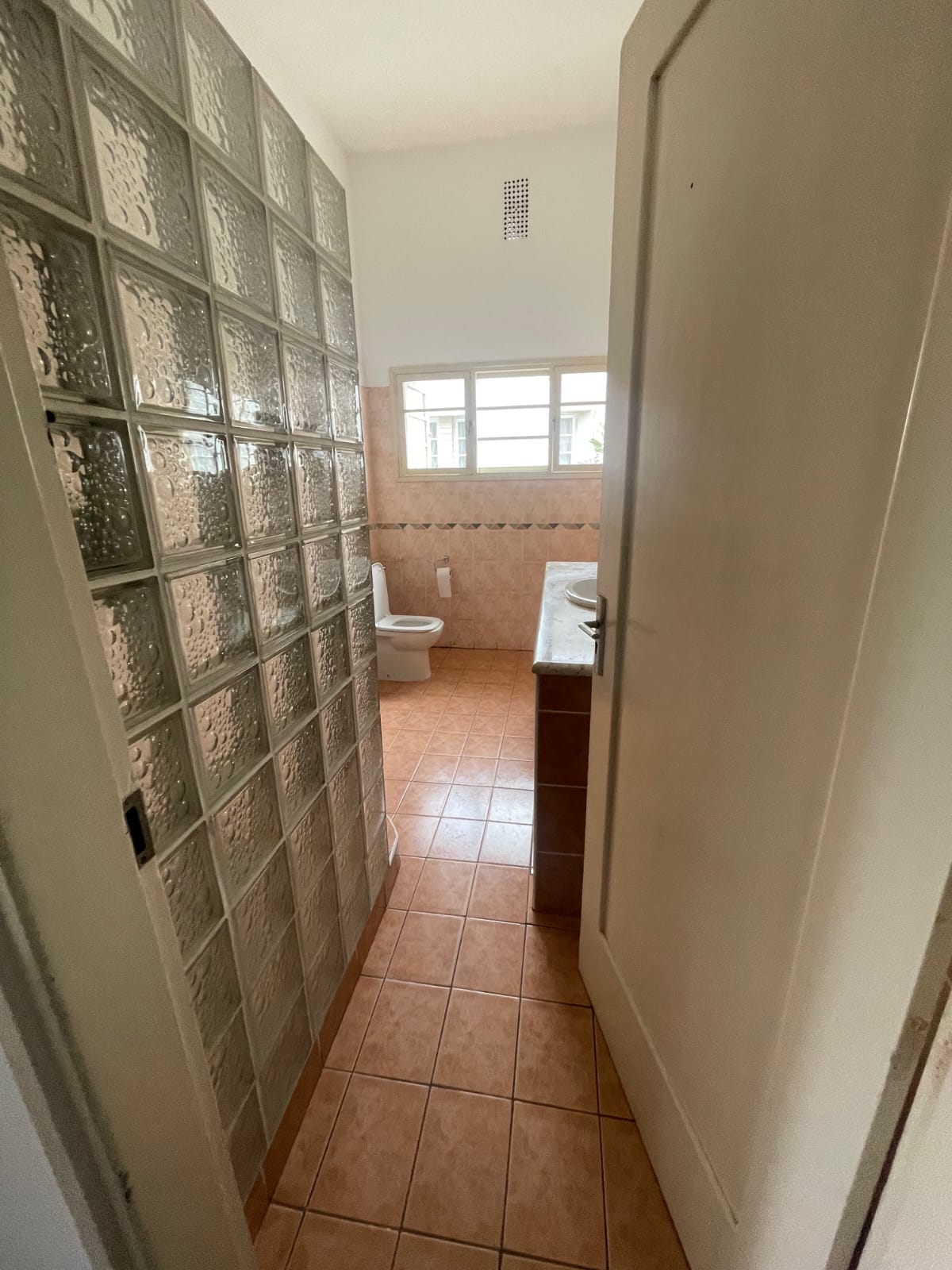 Moradia Geminada T3 próximo ao restaurante Belpiato no bairro da Polana cimento - foto 8
