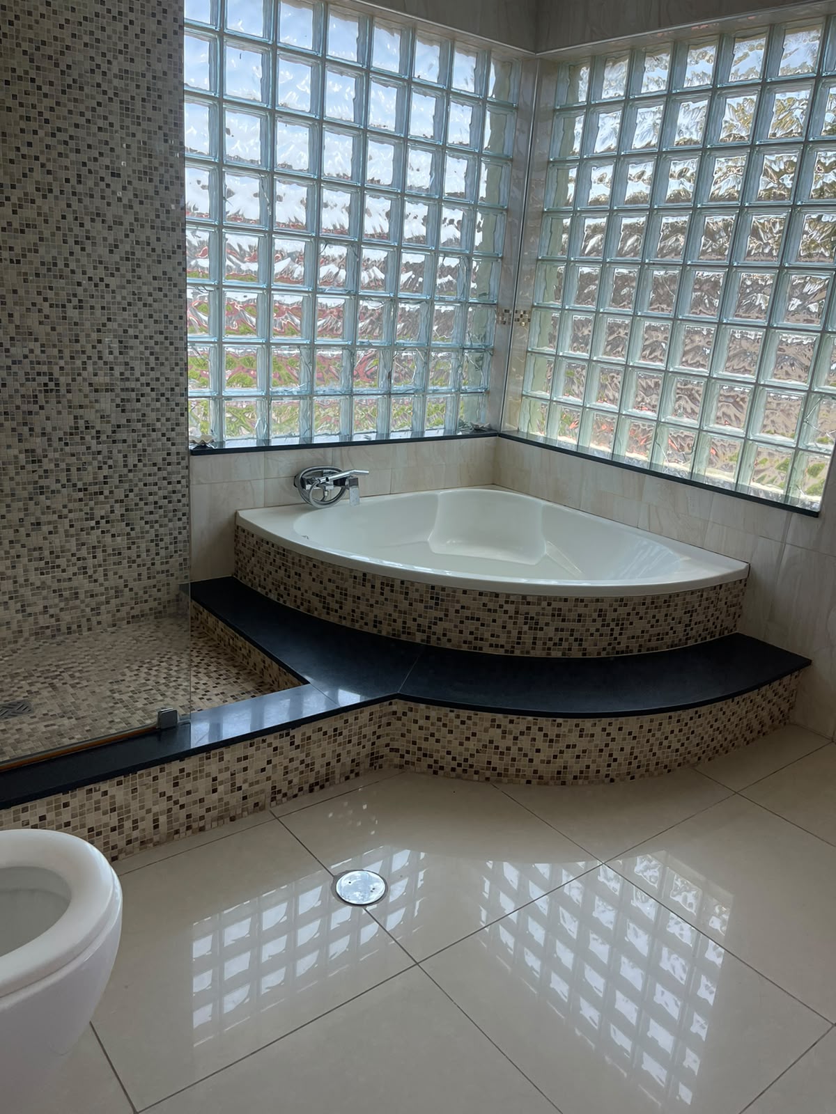 Moradia de luxo T4 na Polana Cimento próximo do Hotel Girassol. - foto 4