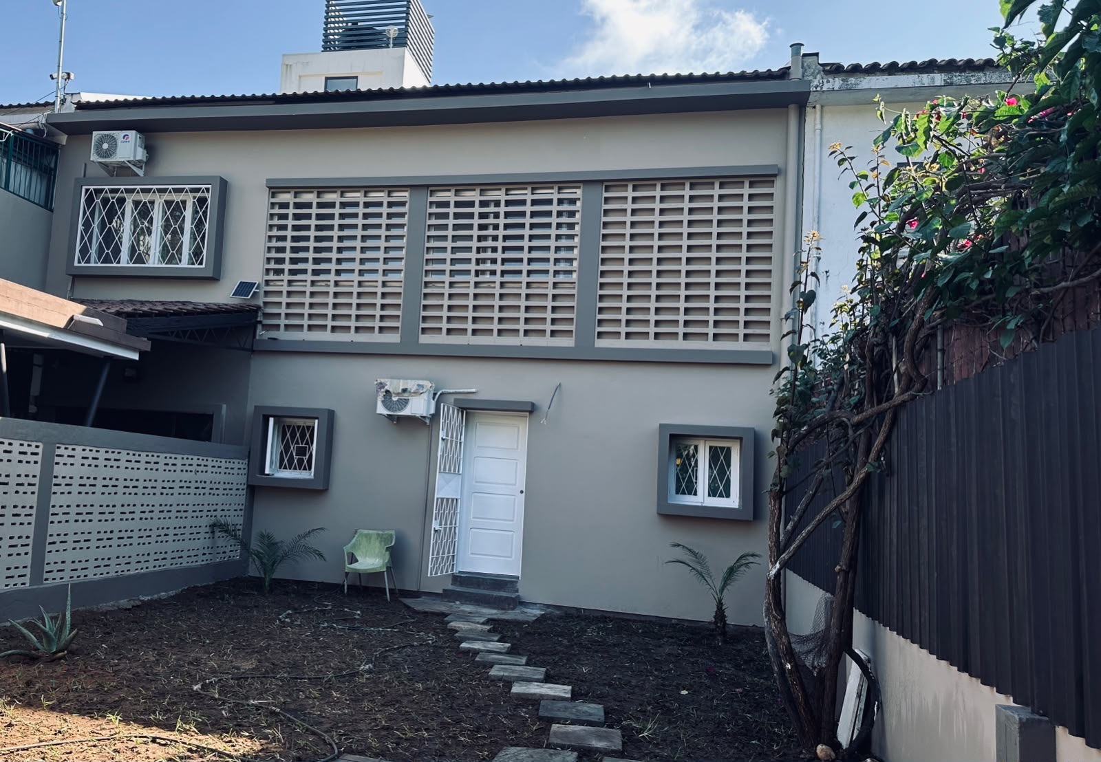 Arrenda-se moradia na sommerschild1, cidade de Maputo