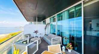 Temos a venda este luxuoso  apartamento T4 com vista ao mar na marginal