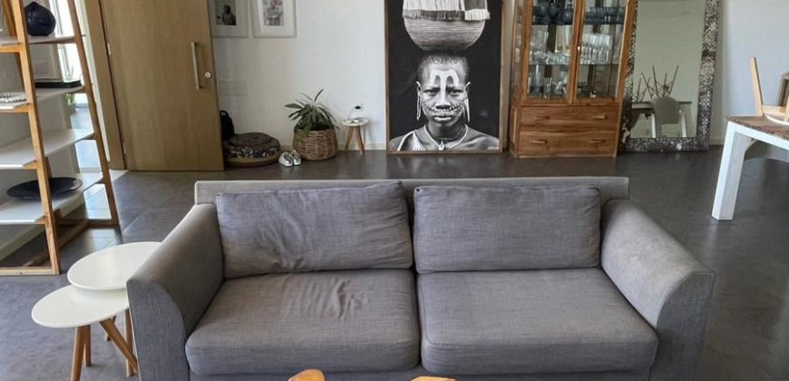 Temos disponível apartamento T3 mobilado a venda no bairro Triunfo, na marginal.