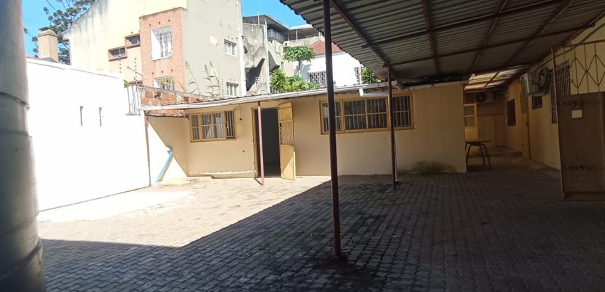 Arrenda-se moradia T3 na Polana Cimento proximo da Faculdade de Medicina
