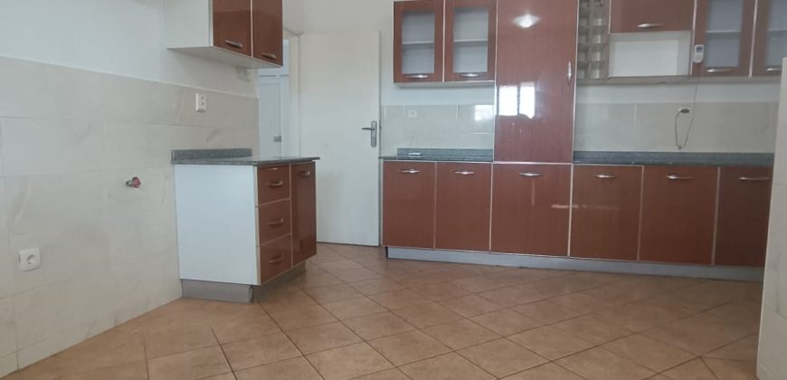 Arrenda-se apartamento  T3 na Polana próximo da piscina de Maxaquene