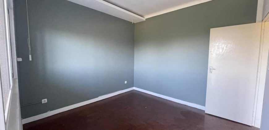 Arrenda-se  apartamento T3 2 andar com vista  no bairro da Polana Cimento “A”, Rua José Macamo