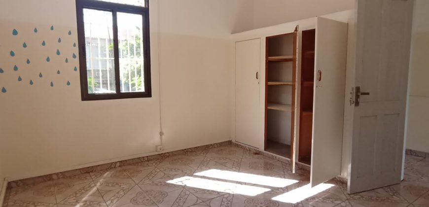 Arrenda-se moradia T3 na Polana Cimento proximo da Faculdade de Medicina