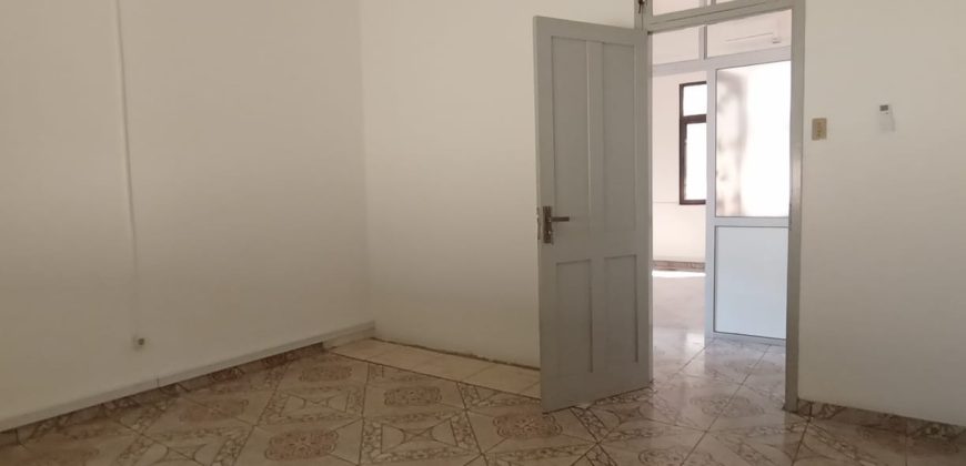 Arrenda-se moradia T3 na Polana Cimento proximo da Faculdade de Medicina