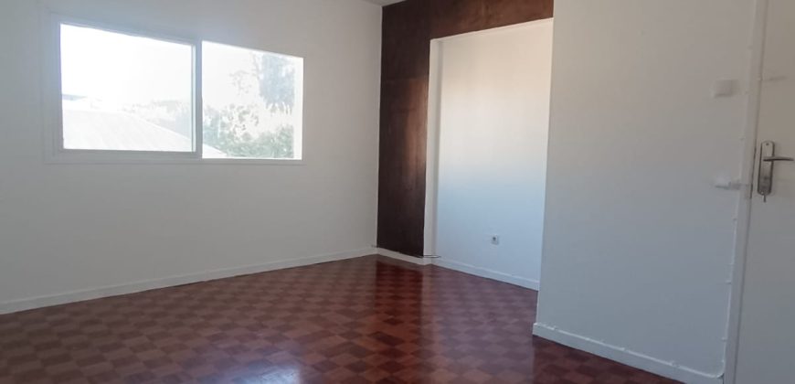 Arrenda-se apartamento  T3 na Polana próximo da piscina de Maxaquene