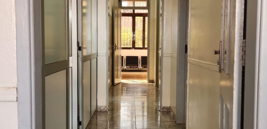 Arrenda-se moradia T3 na Polana Cimento proximo da Faculdade de Medicina