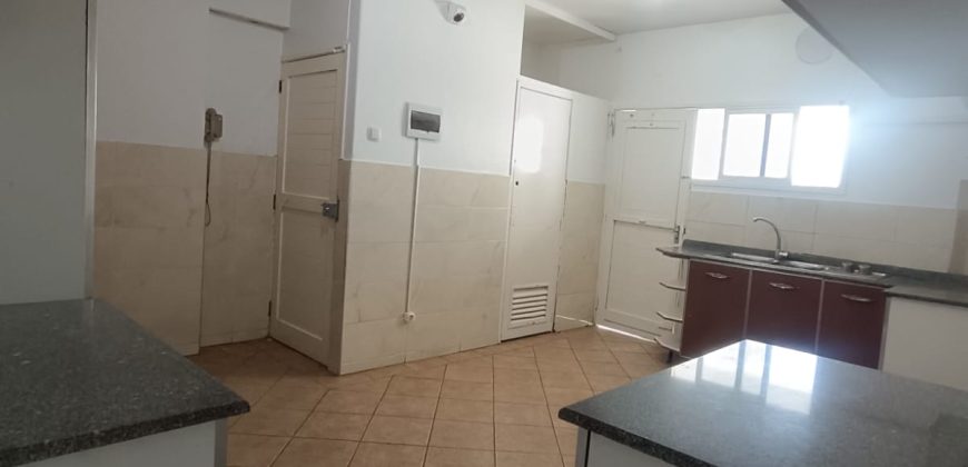 Arrenda-se apartamento  T3 na Polana próximo da piscina de Maxaquene
