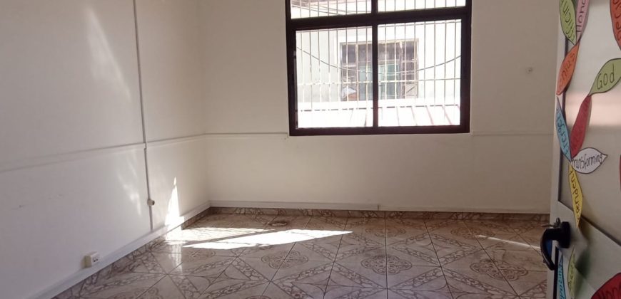 Arrenda-se moradia T3 na Polana Cimento proximo da Faculdade de Medicina