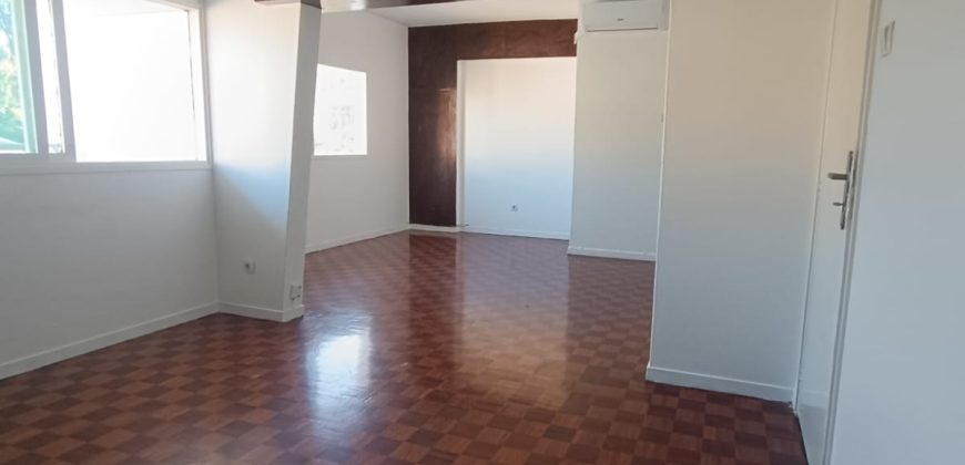 Arrenda-se apartamento  T3 na Polana próximo da piscina de Maxaquene